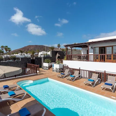 Veintidos, * Playa Blanca (Lanzarote)