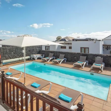 Veintidos, * Playa Blanca (Lanzarote)