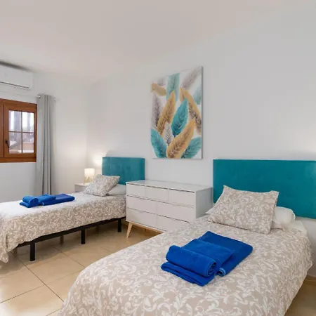 Veintidos, * Playa Blanca (Lanzarote)